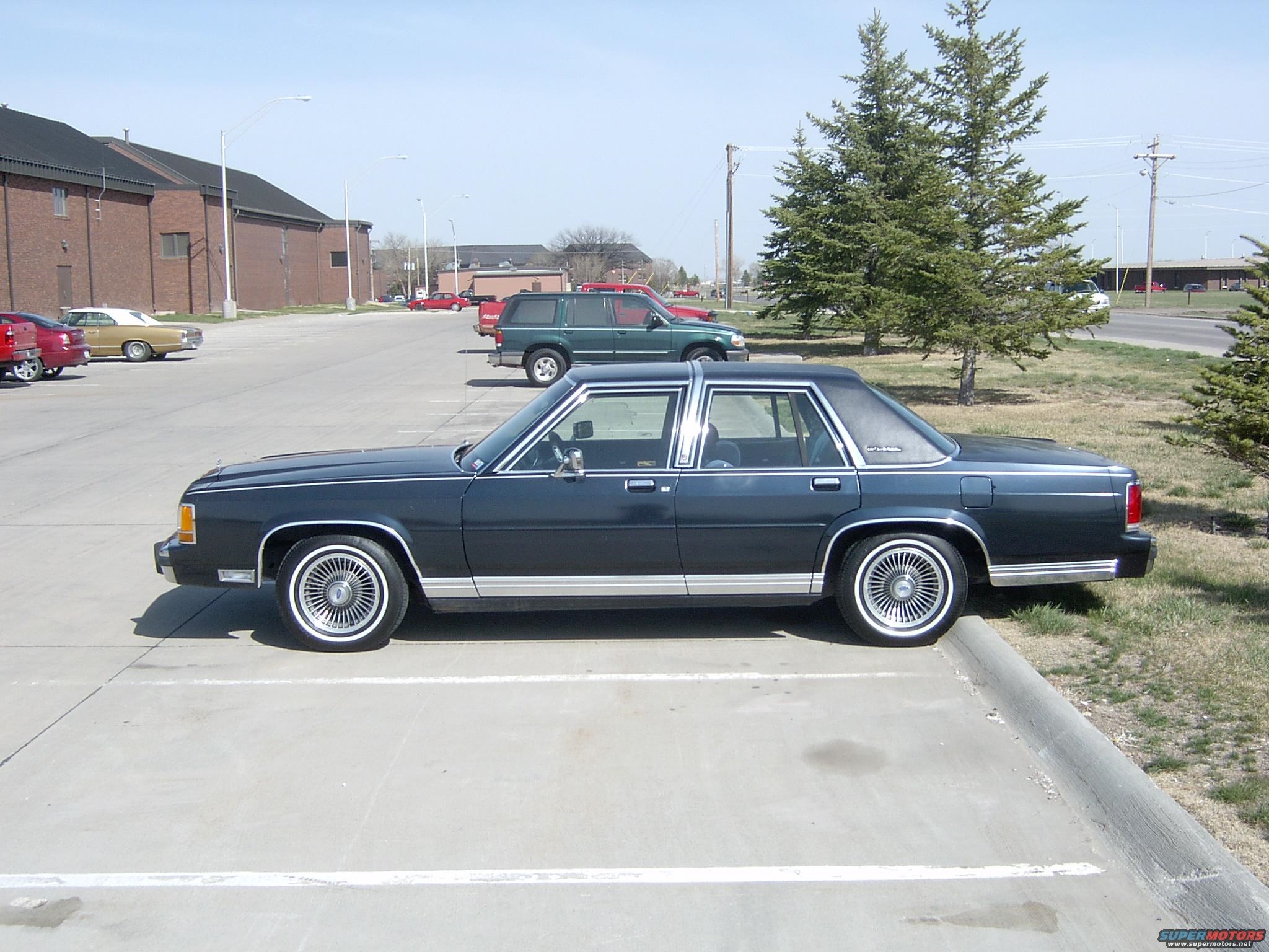 Ford Crown-Victoria