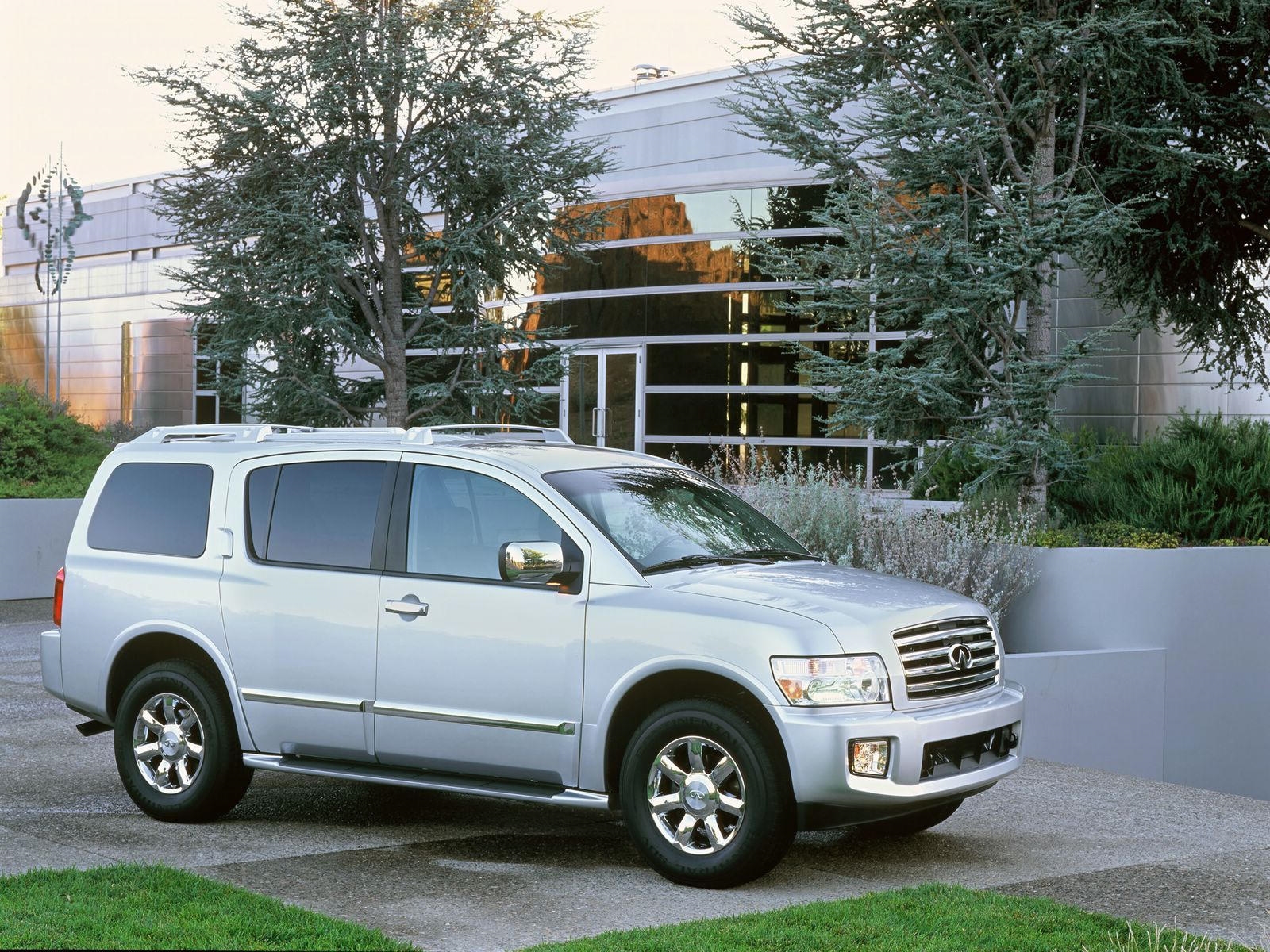 Infiniti QX56