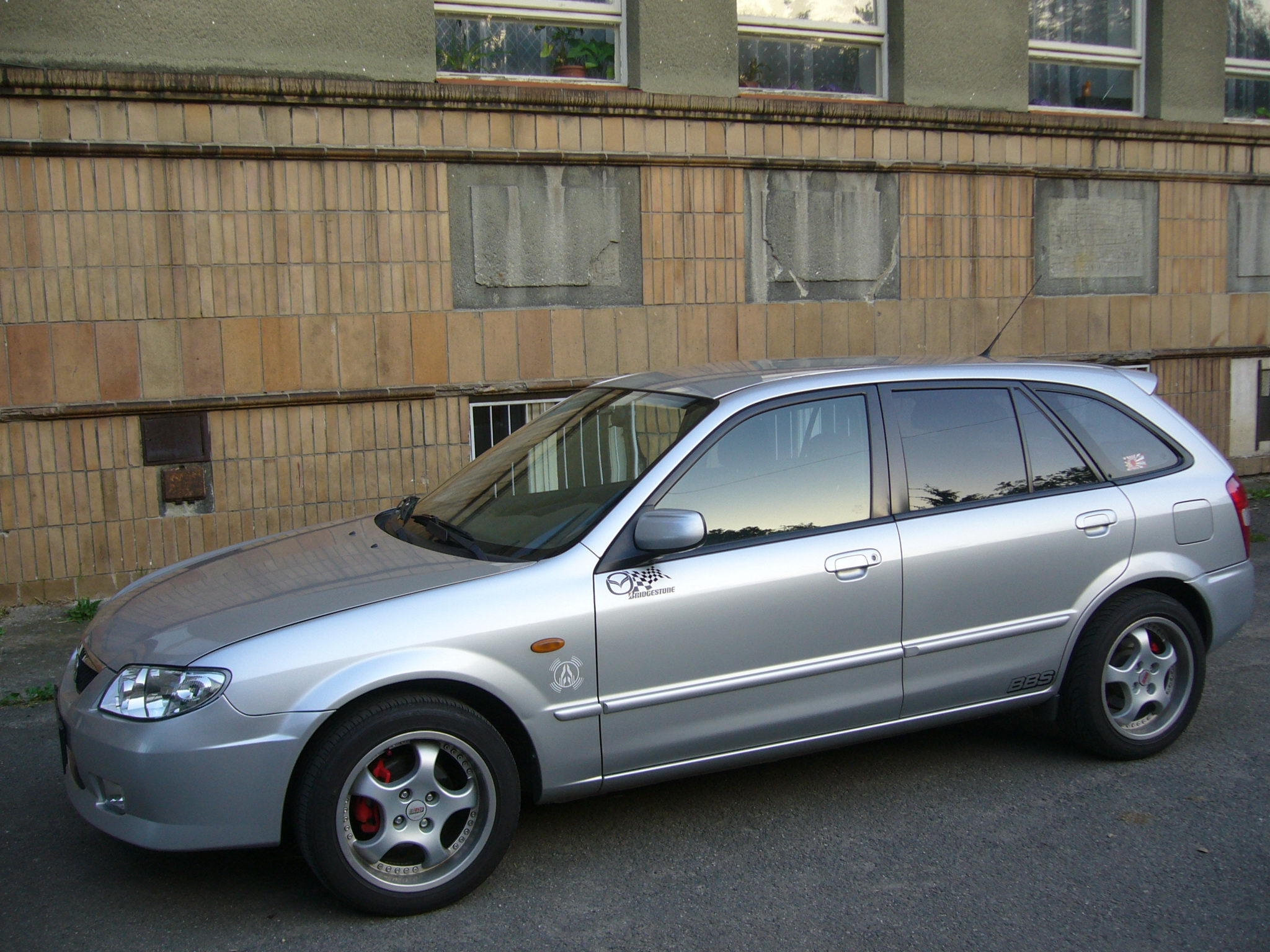 Mazda 323