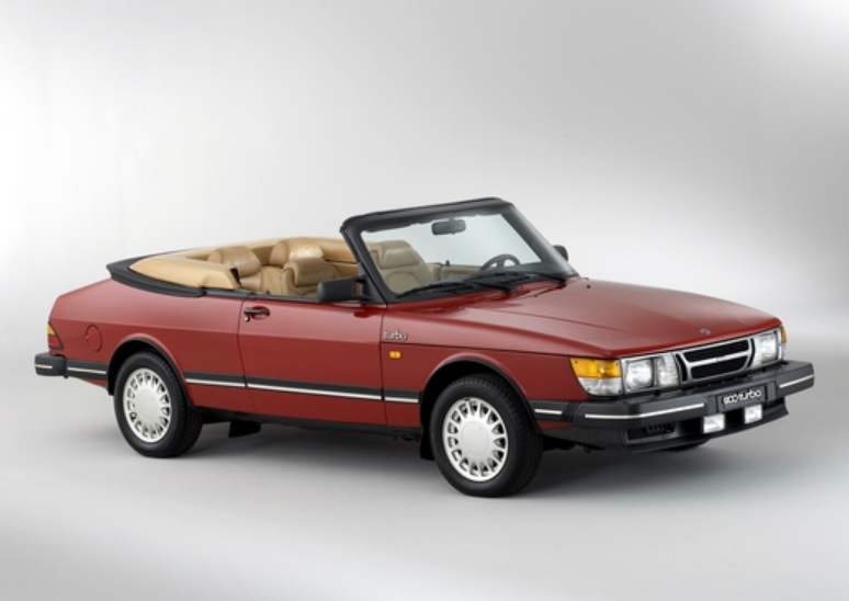 Saab 900